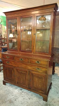 Henkel Harris Solid Mahogany Large China Cabinet Beautiful