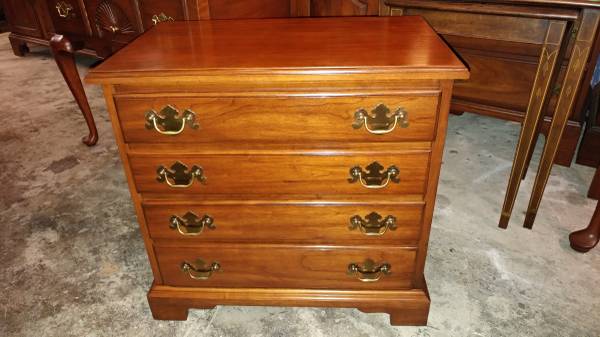 Small Henkel Harris 4 Drawer Side Table Dresser Solid Cherry