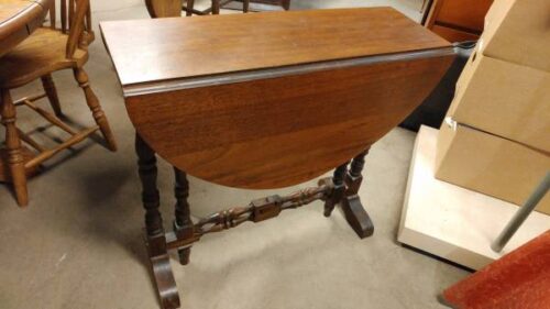 Antique Mahogany Small Drop Leaf Dining Table Occasional Fold Away Antique Mahogany Small Drop Leaf Dining Table Occasional Fold Away