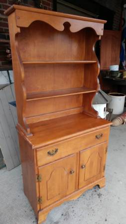 Maple hutch clearance