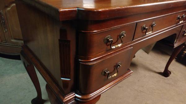 Solid Mahogany Claw Foot Desk – Writing Or Reception Desk – Long Solid Mahogany Claw Foot Desk – Writing or Reception Desk – Long Valley Traders - Solid Mahogany Claw Foot Desk – Writing Or Reception Desk – Long
