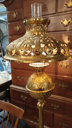 Antique Brass Oil Floor Lamp * Adjustable and Wonderful Details - Long