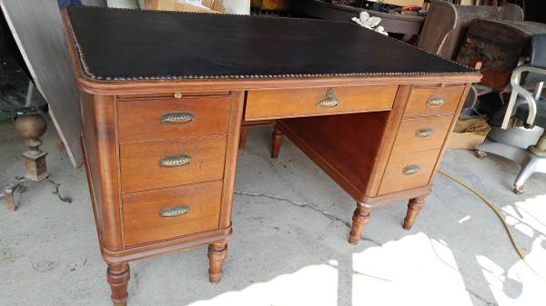 Antique Mahogany Knee Hole Desk Executive Desk Leather Top