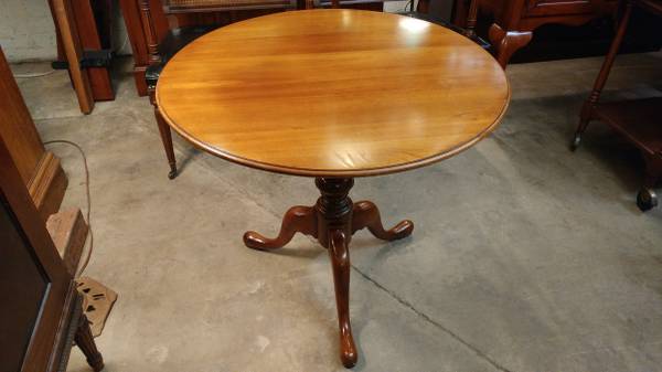 Beautiful Cherry Small Round Side Table Tilt Top Excellent Long Valley Traders Beautiful Cherry Small Round Side Table, Top Traders Round Table