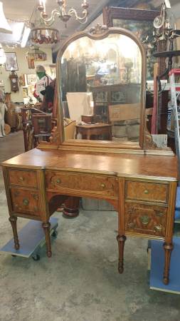Antique vanity desk discount with mirror
