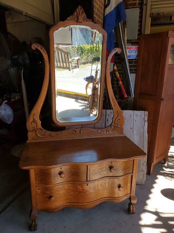 Antique Oak Ladys Dresser Low W Lrg, Antique Dresser With 3 Mirrors