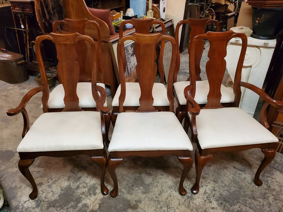 Thomasville Queen Anne Cherry Dining Room Chairs Used