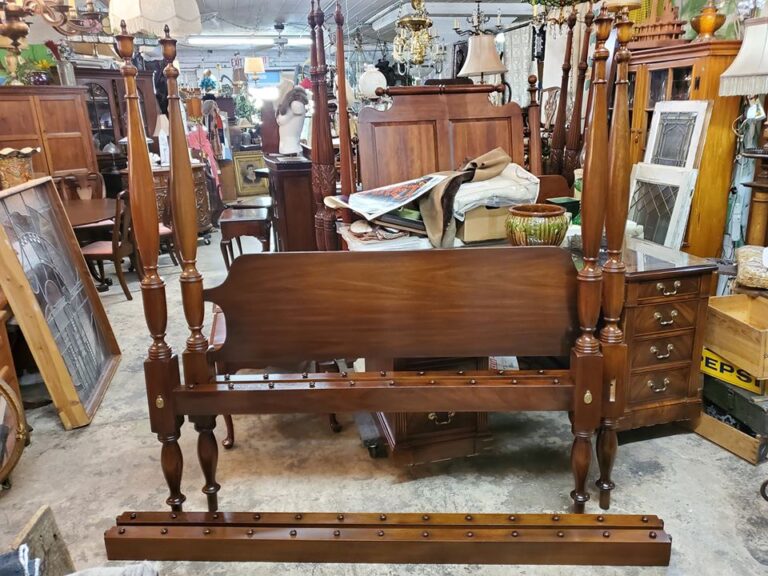 Henkel Harris Mahogany Queen Bed four post Beautiful Bed Long Valley Traders