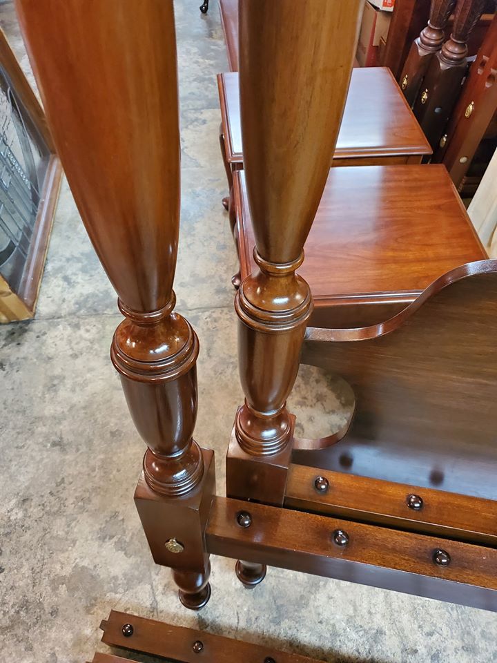 Henkel Harris Mahogany Queen Bed four post Beautiful Bed Long