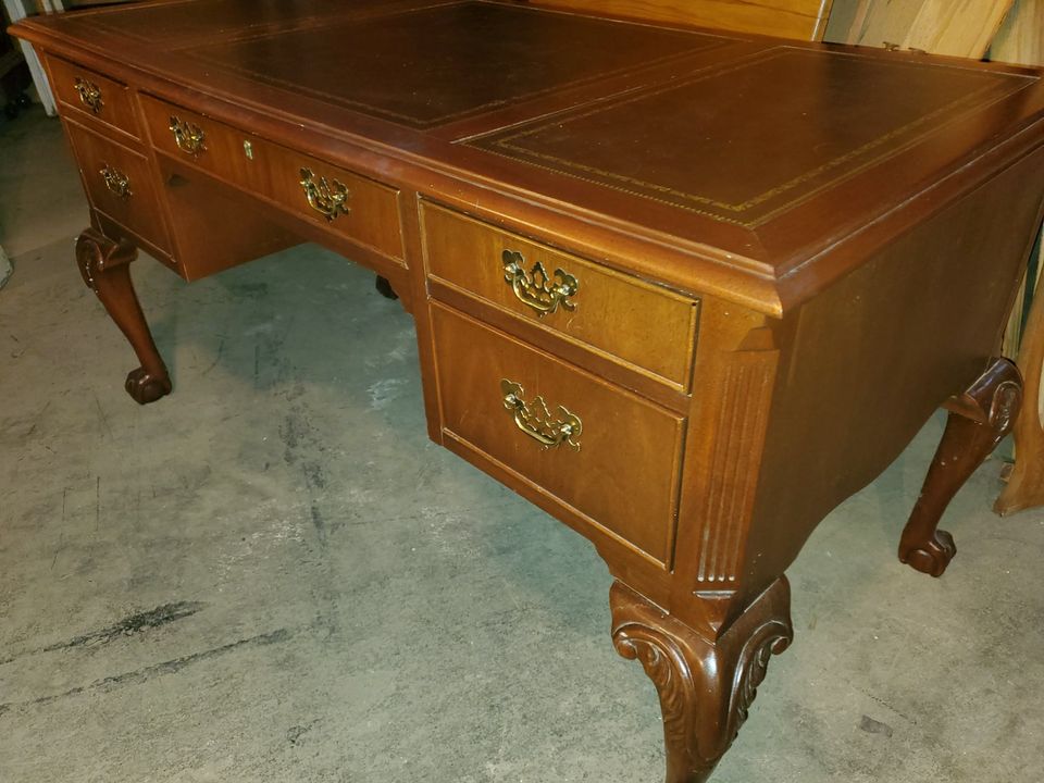 Hekman Executive Desk Mahogany Leather Top Claw Foot desk