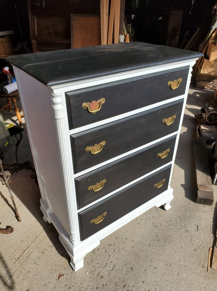 Nice Vintage Dresser Painted White W, Dresser With Colored Drawers