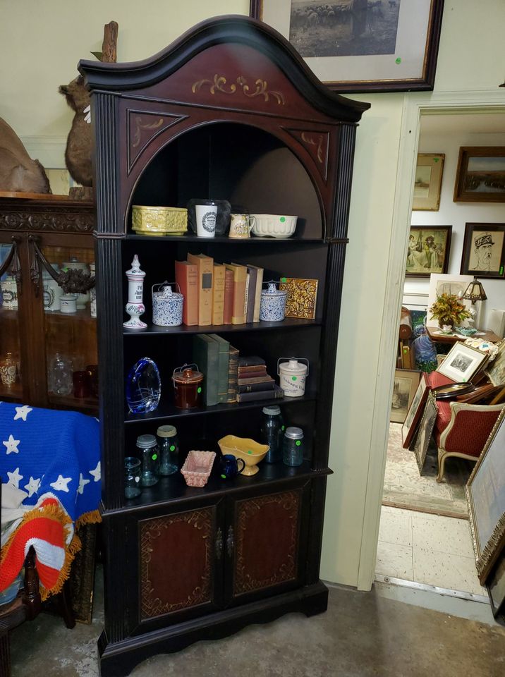 Corner Open Shelves Painted Excellent Condition Long Valley