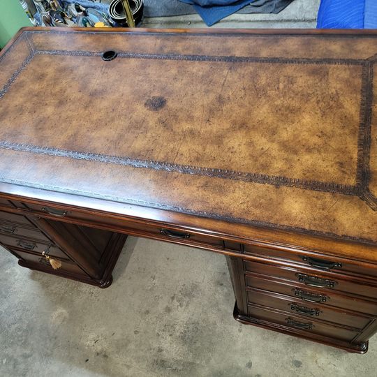 Theodore Alexander Mahogany Executive Desk Leather Top Beautiful