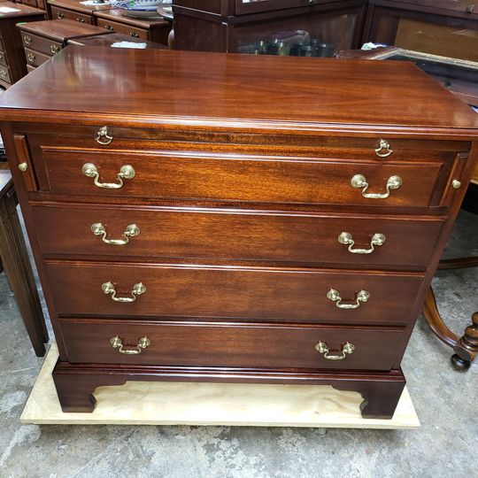 Henkel Harris Mahogany Gentlemans Chest Large Nightstand beautiful