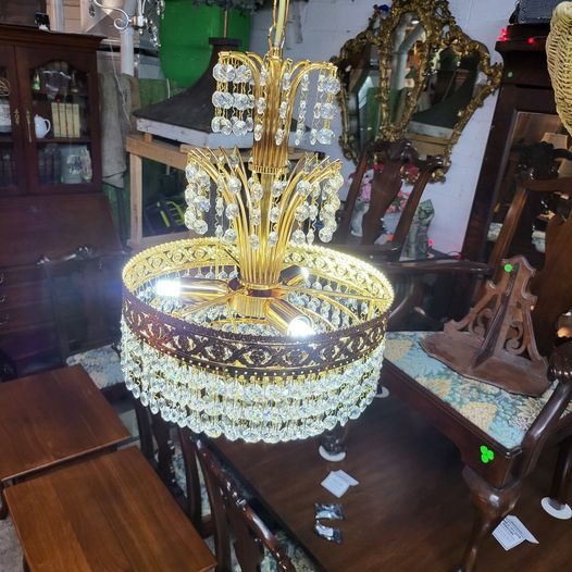 Small Crystal Pendant Chandelier Light Like new Long Valley Traders