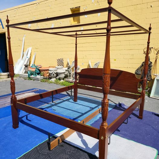 Henkel Harris Mahogany King size Rice Carved Bed w/ Canopy So Nice