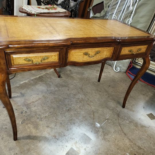 Johnathan Charles Mahogany and Leather Writing Desk Beautiful Desk