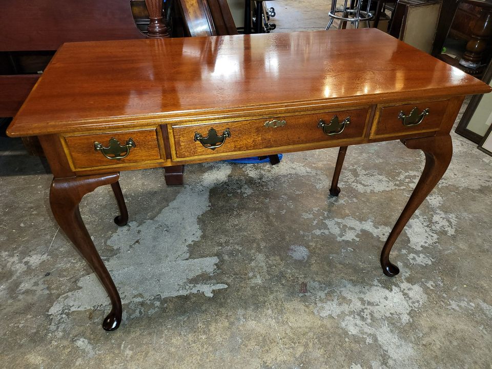 Hickory Chair Co. Mahogany Small Writing Desk Long Valley Traders