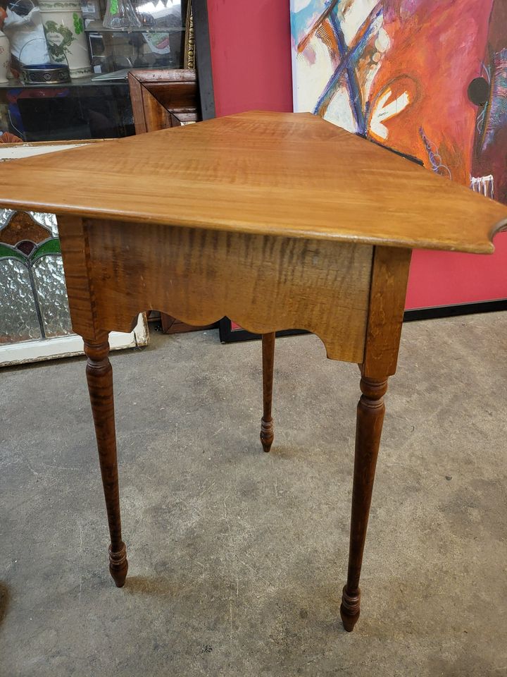 Vintage Curly Maple Side Table Triangle Table beautiful Table